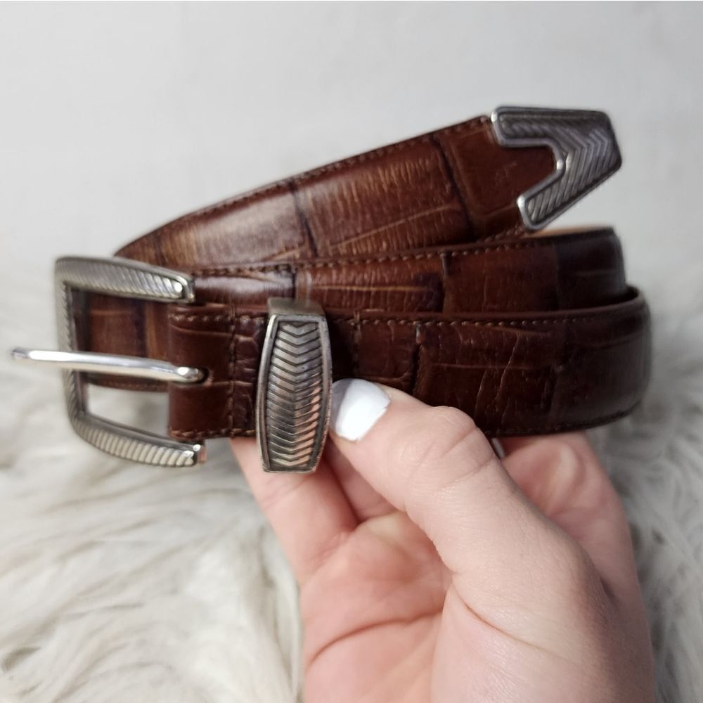 Womens leather belt silver accents size 34